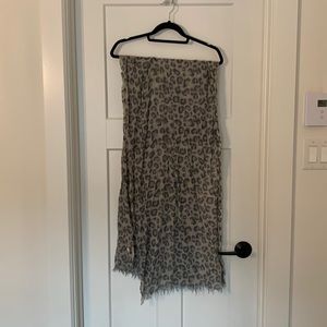 Wilfred grey wool leopard scarf
